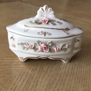 Beautiful vintage jewelry porcelain 24 k gold  jar